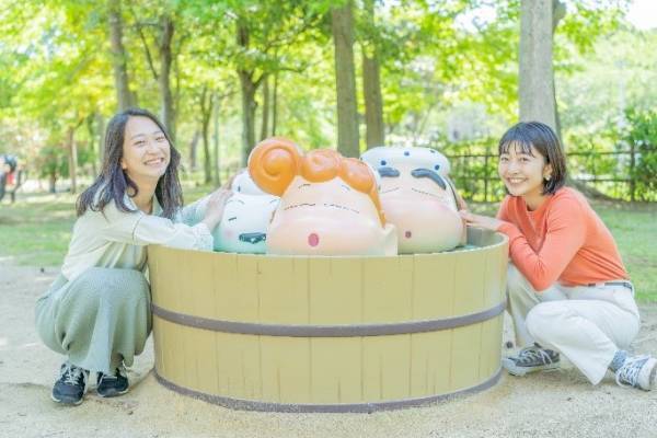 女子旅はクレヨンしんちゃんとともに！ しんちゃんたちキャラクター53体と可愛い写真を撮ろう！ 「＃しんちゃん女子旅 ～春の思い出を残そうキャンペーン」4月10日よりスタート