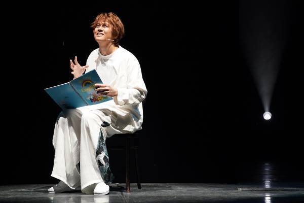 ９年ぶりに挑む新たなチャーリイ・ゴードン浦井健治の代表作！ミュージカル『アルジャーノンに花束を』が開幕！