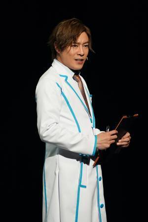 ９年ぶりに挑む新たなチャーリイ・ゴードン浦井健治の代表作！ミュージカル『アルジャーノンに花束を』が開幕！