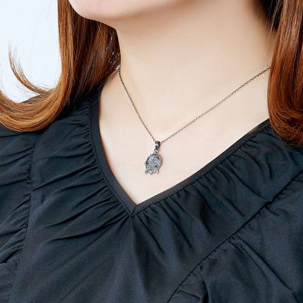 『ディズニー ツイステッドワンダーランド』寮章・校章ネックレス　3/9（木）から受注開始！