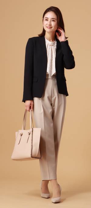 ＜ザ・スーツカンパニー＞ ビジネスとセレモニー兼用、コーディネートに合わせた着まわしが可能　4通りの着こなしができる「マルチWAYブラウス」を発売