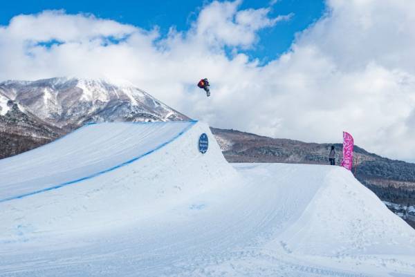 【アルツ磐梯】世界トップクラスの選手が集うスノーボードビッグエア大会「FIS ALTS BANDAI BIGAIR by Hoshino Resorts」開催決定｜日程：2023年2月13日～14日