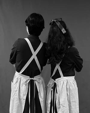 世界各地で上演 再脚光を浴びる女性二人芝居　演劇企画イロトリドリノハナ『エアスイミング』上演決定　カンフェティでチケット発売