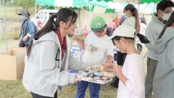大阪国際大学短期大学部 栄養学科の学生が学びを実践「エンジョイフェスタinねやがわ」