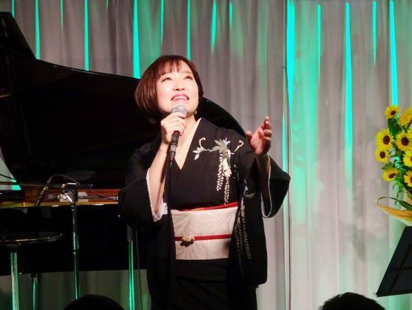 “初恋は石原裕次郎”　歌手・山口瑠美、デビュー記念日前日に念願のカバーソングライブ「居酒屋瑠美～昭和歌謡で一杯いかが編～」開催