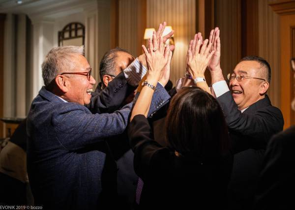 【直前OK】謎解きで忘年会・新年会、 リアル・オンライン対応。ゲームでコミュニケーション活性化。 コロナ禍でも盛り上がる懇親会に。運営丸投げ・食事手配も可能