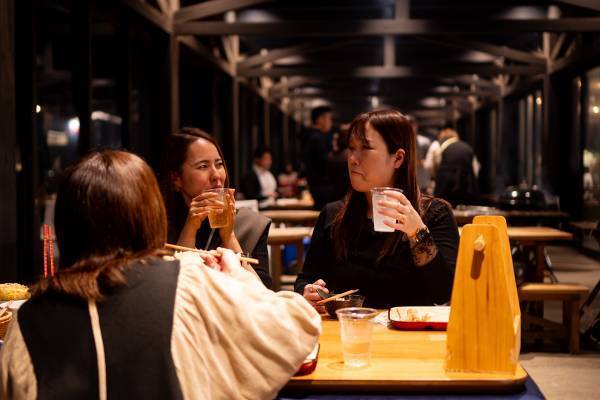 【BBQ&Co】クリスマス仕様にライトアップされた明石海峡大橋のロマンチックな夜景をバックに！大蔵海岸の「ZAZAZA」がクリスマス限定のBBQプランを提供！