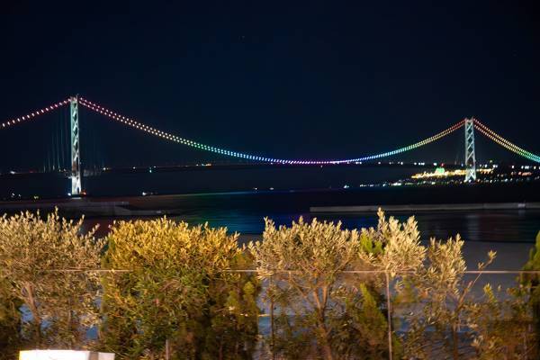 【BBQ&Co】クリスマス仕様にライトアップされた明石海峡大橋のロマンチックな夜景をバックに！大蔵海岸の「ZAZAZA」がクリスマス限定のBBQプランを提供！