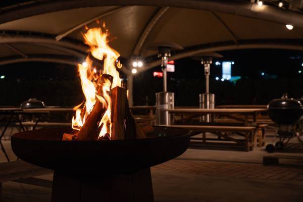 【BBQ&Co】クリスマス仕様にライトアップされた明石海峡大橋のロマンチックな夜景をバックに！大蔵海岸の「ZAZAZA」がクリスマス限定のBBQプランを提供！