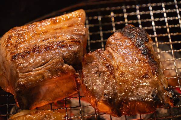 【BBQ&Co】クリスマス仕様にライトアップされた明石海峡大橋のロマンチックな夜景をバックに！大蔵海岸の「ZAZAZA」がクリスマス限定のBBQプランを提供！