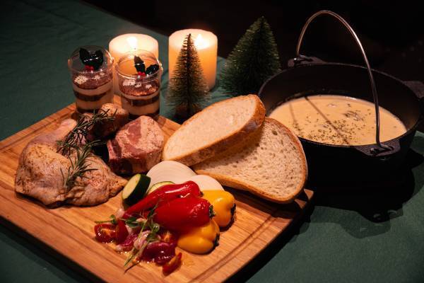 【BBQ&Co】クリスマス仕様にライトアップされた明石海峡大橋のロマンチックな夜景をバックに！大蔵海岸の「ZAZAZA」がクリスマス限定のBBQプランを提供！