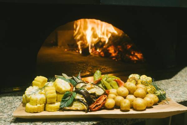 【冬の味覚ズワイガニ】薪窯創作イタリアン「カニ尽くしコース」受付開始。京丹後市「HOTEL＆湖邸 艸花 -SOKA-」
