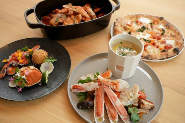 【冬の味覚ズワイガニ】薪窯創作イタリアン「カニ尽くしコース」受付開始。京丹後市「HOTEL＆湖邸 艸花 -SOKA-」