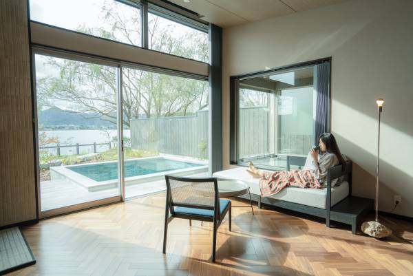 【冬の味覚ズワイガニ】薪窯創作イタリアン「カニ尽くしコース」受付開始。京丹後市「HOTEL＆湖邸 艸花 -SOKA-」