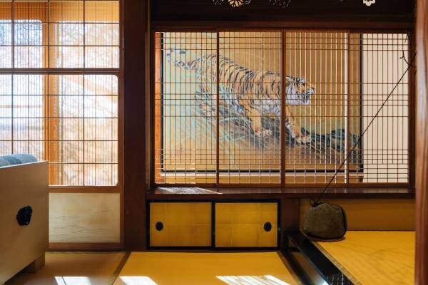 伝統建築にアートとデザインが融合した美術館のような貸別荘「スイートヴィラ キュレーション 熱海 須藤水園」が2/17に開業
