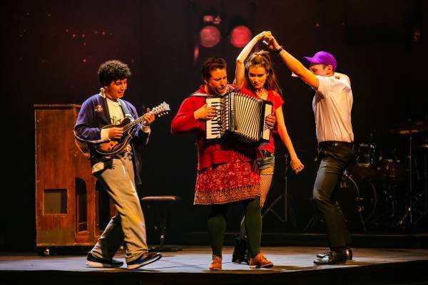 トニー賞８部門を受賞した大ヒットブロードウェイミュージカル 『ONCE ダブリンの街角で』 イン コンサート アカデミー賞受賞の名曲「Falling Slowly(フォーリング・スローリー)」 歌唱動画到着＆来日キャスト発表！