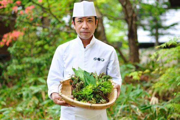 【星のや軽井沢】一棟貸し切りの空間で、信州の山菜や川魚を天婦羅で味わう「春山の晩餐 ー天婦羅懐石ー」を提供開始 ～滋味深い春の苦みを堪能する特別夕食～｜期間：2023年4月20日～5月20日