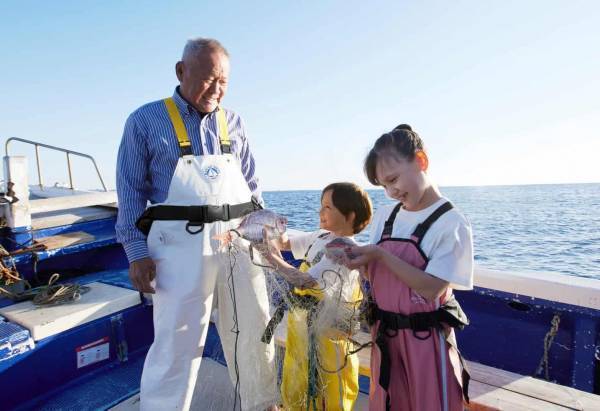 【リゾナーレ熱海】漁師の仕事を本格的な体験を通して学ぶ「Fisherman’s Academy ～夏休みの自由研究～」開催～網の仕掛けから魚の捌き方を教わる1泊2日～｜開催日：2023年7月24日～8月31日の毎週月曜日から1泊2日