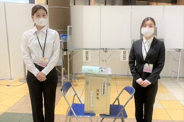 大阪国際大学の学生が第20回統一地方選挙「大阪府、守口市、門真市」の期日前投票立会人に協力