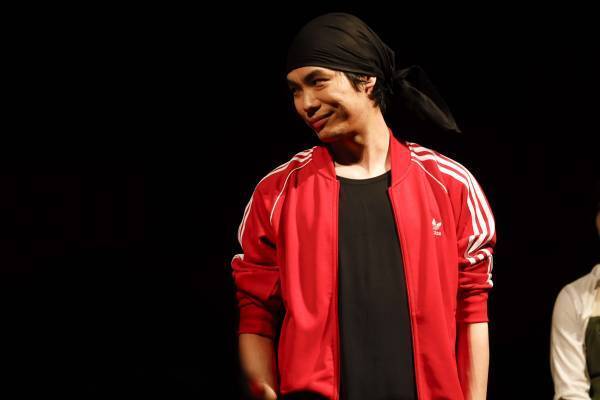 野澤祐樹らが 2 つの劇場を行き来し、1 つの物語を描き出す  『ダブルブッキング!』‐2023‐が開幕