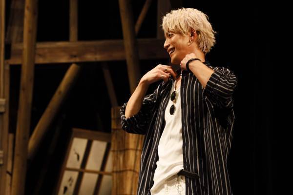 野澤祐樹らが 2 つの劇場を行き来し、1 つの物語を描き出す  『ダブルブッキング!』‐2023‐が開幕