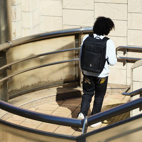 【新入学】中高生のカバンの中を見える化する衝撃のフルオープン、3年間完全保証付きバックパック