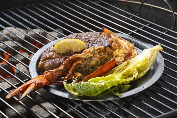 【BBQ＆Co】北米で人気の料理スタイル「サーフ＆ターフ」の第2弾を7月1日から提供開始！ ロブスターと塊ステーキの贅沢な組み合わせをお楽しみください
