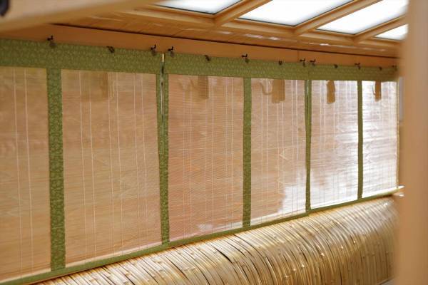 【星のや京都】屋形舟で渓谷の桜を眺めながら特製の和菓子を味わう「朝ぼらけの花見舟」開催 ～かつて平安貴族が愛でた嵐山の桜を大堰川の上から静かに眺める～｜期間：2023年3月25日～4月9日