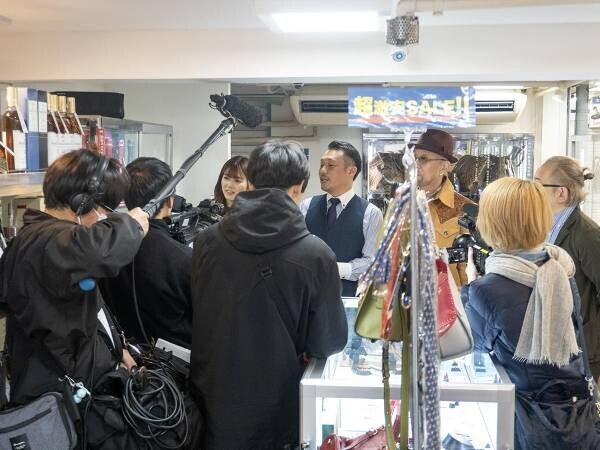日本テレビ系列『DayDay.』にて、高級ブランドリユース品の激安販売店《SASUGAYA OUTLET》が紹介されました。
