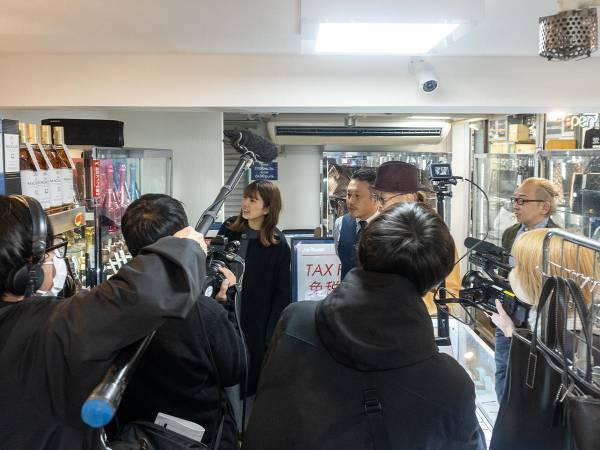 日本テレビ系列『DayDay.』にて、高級ブランドリユース品の激安販売店《SASUGAYA OUTLET》が紹介されました。