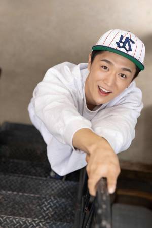 燕党の真田ナオキ、WBC侍ジャパンの優勝に酔いしれる！ 新曲「酔えねぇよ！」MVメイキングティザー映像公開。