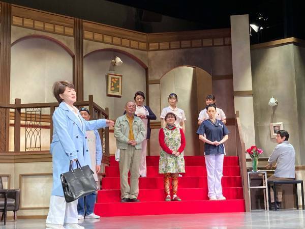 川中美幸が、歌と芝居の二刀流で魅了！エンターテイメント人情喜劇「オルガンズ」開幕！