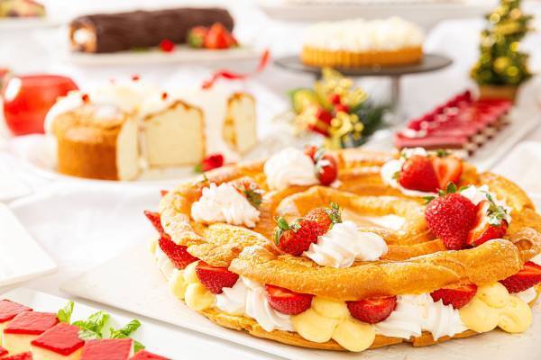 ホテル京阪 京橋 グランデ レストラン「ロレーヌ」で楽しむクリスマスメニュー ～華やかな装飾がクリスマス気分を盛り上げます。～