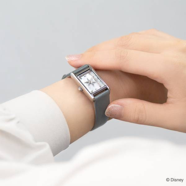 ディズニー映画『アナと雪の女王』の 「アナ」「エルサ」それぞれをモチーフにデザインした 2種類の腕時計　『Forever sisters』