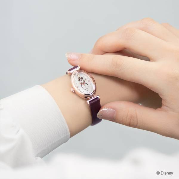 ディズニー映画『アナと雪の女王』の 「アナ」「エルサ」それぞれをモチーフにデザインした 2種類の腕時計　『Forever sisters』