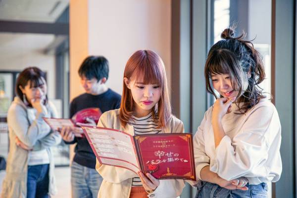 関東大震災から100年の節目、体験型の謎解きで地震・防災の知識を学ぶ。商業施設や自治体向けのパッケージサービスの販促強化を実施