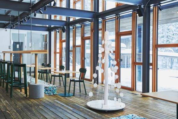 【リゾナーレトマム】日本各地を旅して、再び北海道へ。星野リゾートの施設を巡る「旅するLovePiano」5カ所目のリゾナーレトマムに設置～スキーインスキーアウトヴィレッジ「ホタルストリート」でピアノを演奏～｜期間：2023年3月1日～31日