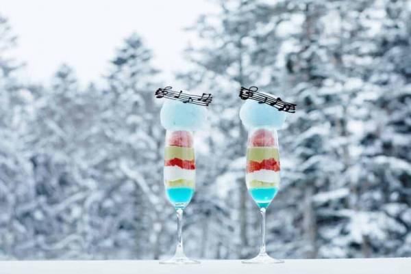 【リゾナーレトマム】日本各地を旅して、再び北海道へ。星野リゾートの施設を巡る「旅するLovePiano」5カ所目のリゾナーレトマムに設置～スキーインスキーアウトヴィレッジ「ホタルストリート」でピアノを演奏～｜期間：2023年3月1日～31日