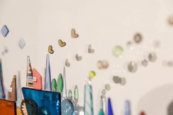 梅雨空を吹き飛ばす、キラキラと美しい世界「上村由希ガラス工房-Glass Collage 2023-」展示&ワークショップを宮城県・松島にて開催