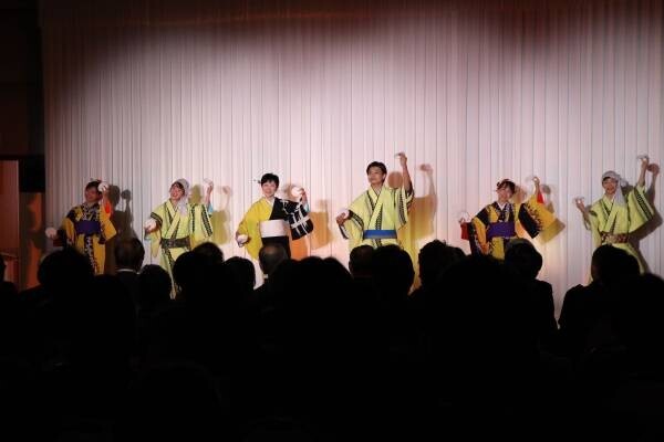 西崎 緑、芸道60周年感謝の集いで、歌・踊り・芝居を華やかに魅せた！