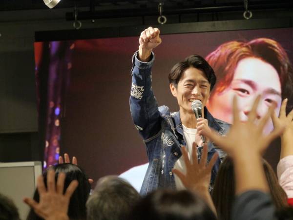 真田ナオキがタワーレコード渋谷店を席巻！店頭デイを開催しファンが殺到！