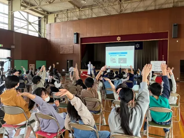 メガネの”Zoff”出張授業　埼玉県川口市立芝小学校で「目の健康」に関する授業を実施