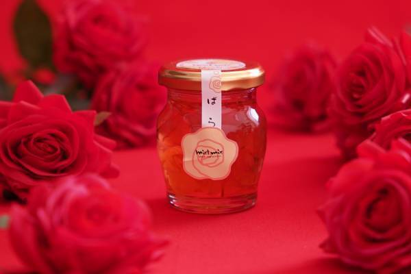 母の日に 可愛くて甘いお花で「ありがとう」を 春の人気アイテム・花びら入り蜂蜜が限定仕様のギフトセットに