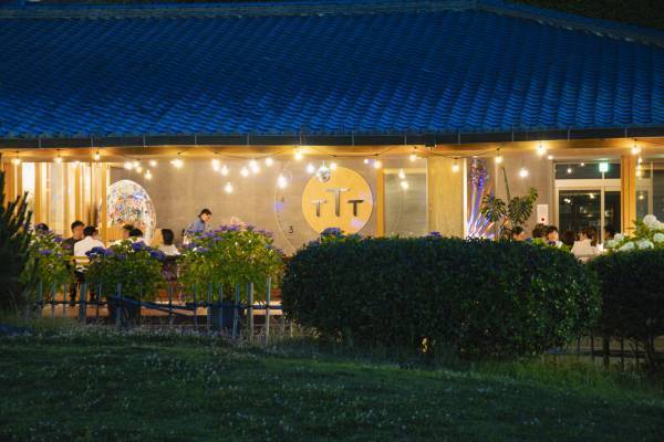 【BBQ&Co】夕涼みの「ハッピーアワー」に、自然と歴史ロマンあふれる明石公園でBBQ料理を満喫しよう！