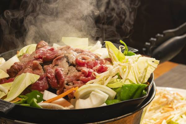 【BBQ&Co】夕涼みの「ハッピーアワー」に、自然と歴史ロマンあふれる明石公園でBBQ料理を満喫しよう！