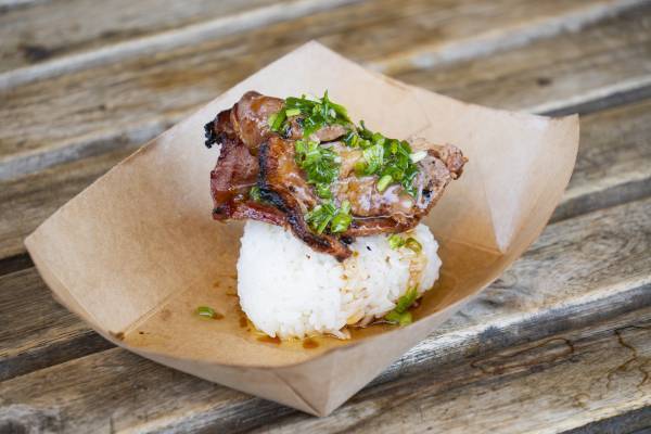 【BBQ&Co】夕涼みの「ハッピーアワー」に、自然と歴史ロマンあふれる明石公園でBBQ料理を満喫しよう！