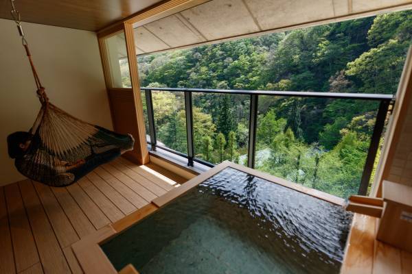 【宮城県・一の坊リゾート】「大人の温泉ひとり旅」の特別サイトを4月21日（金）に公開！海と山と森の温泉リゾートでソロ活のススメ