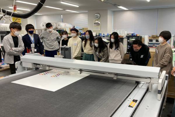 キンコーズ　産学共同プロジェクトから生まれた 武蔵野美術大学生の作品を商品化し限定販売