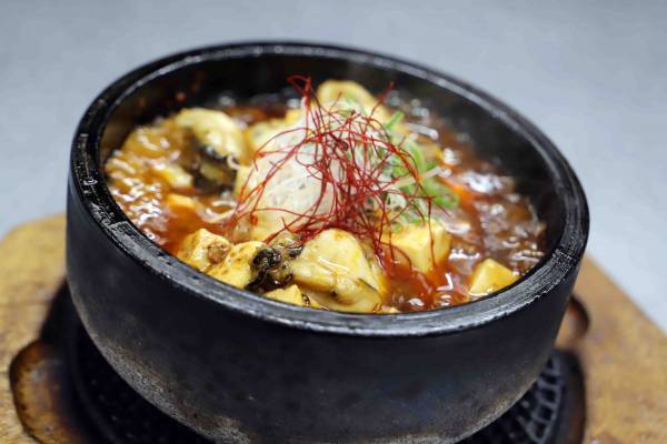 【西明石ホテルキャッスルプラザ】広東料理店「春華」が冬季限定の「牡蠣フェア」を開催！料理人の技と旬の食材《牡蠣》が織り成す特別な味覚体験！