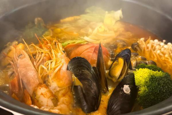 【BBQ＆Co】明石公園内のカフェ＆バー「TTT」、冬の特別なビアガーデンで温かなひとときを提供！